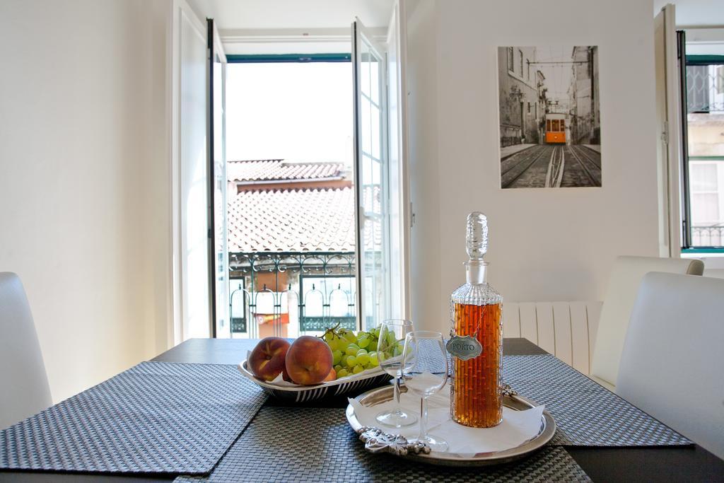 Downtown Apartments Bica Lisbon Bagian luar foto