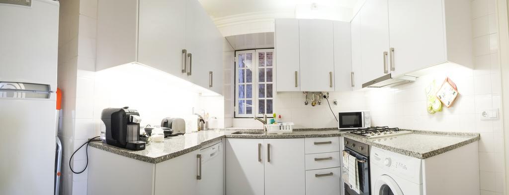 Downtown Apartments Bica Lisbon Bagian luar foto